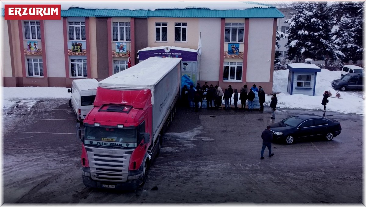 Atatürk Üniversitesinin 3. yardım tırı da deprem bölgesine ulaştı