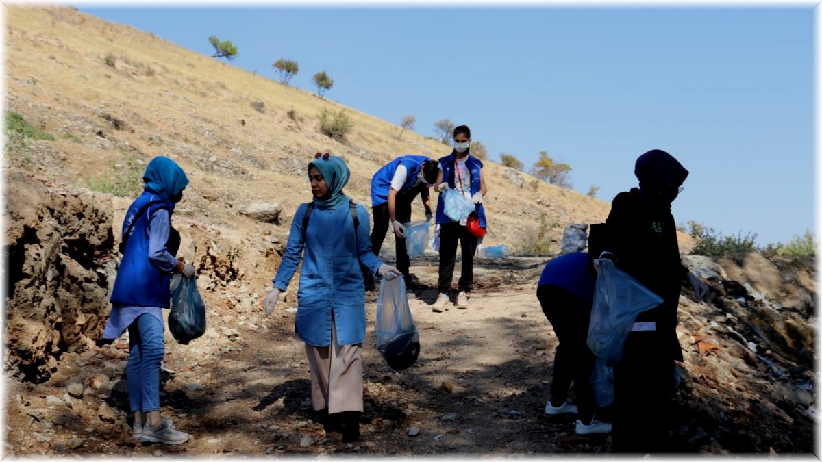 “Atıksız Bir Dünya” için gençlerden örnek hareket