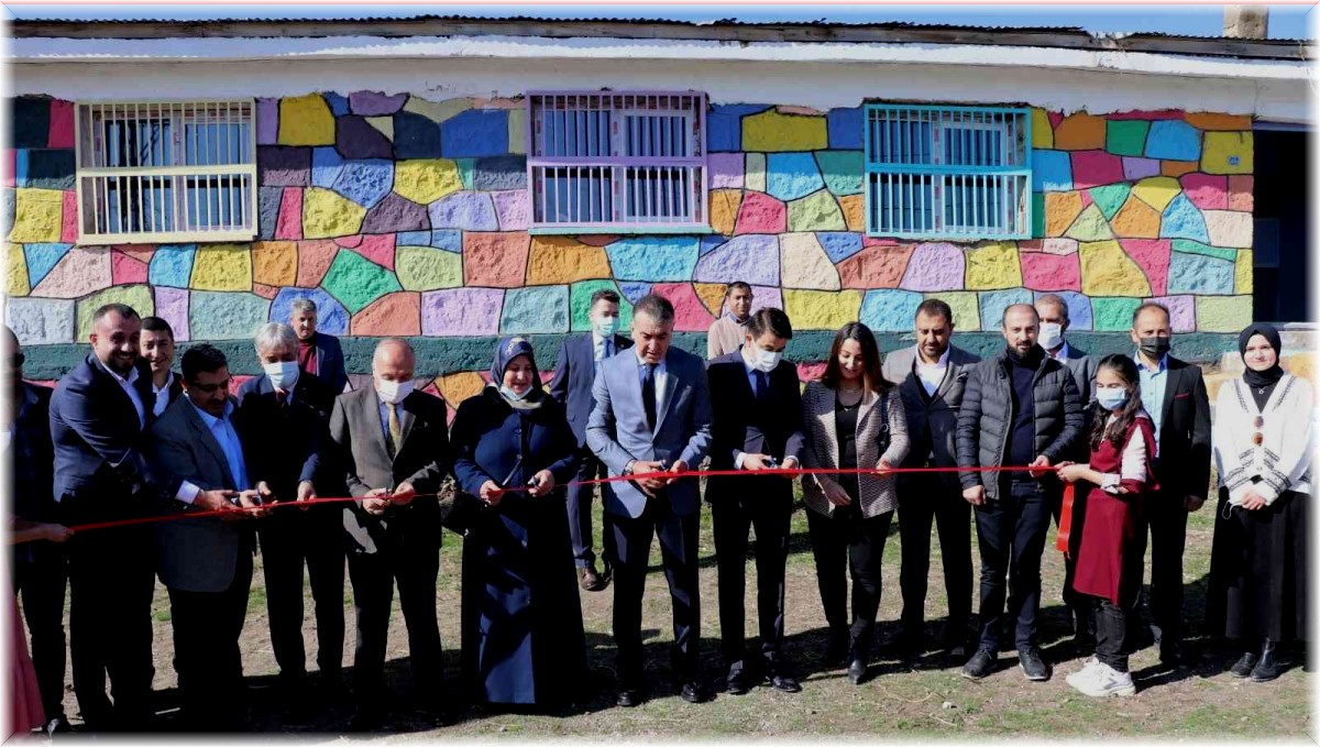Atıl durumdaki okul binası geri dönüşüm malzemeleriyle sosyal tesise dönüştürüldü