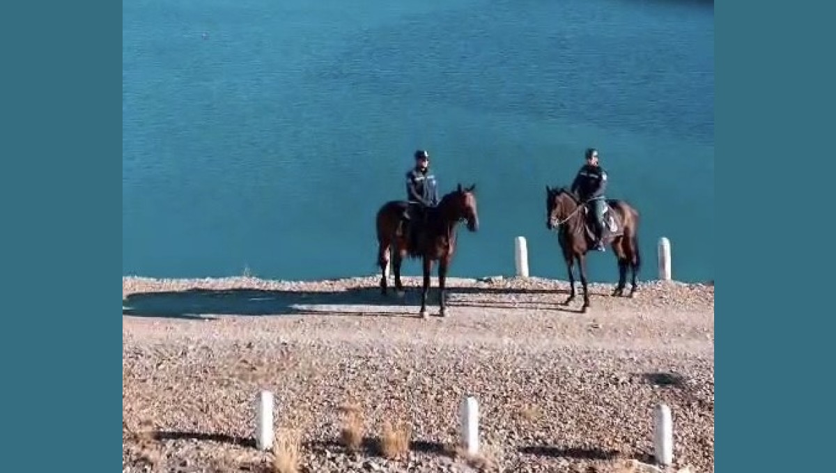 Atlı jandarma timleri Zernek Barajı'nda devriyede