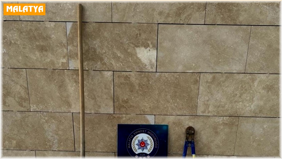 ATM'nin kablolarını çalan zanlı yakalandı