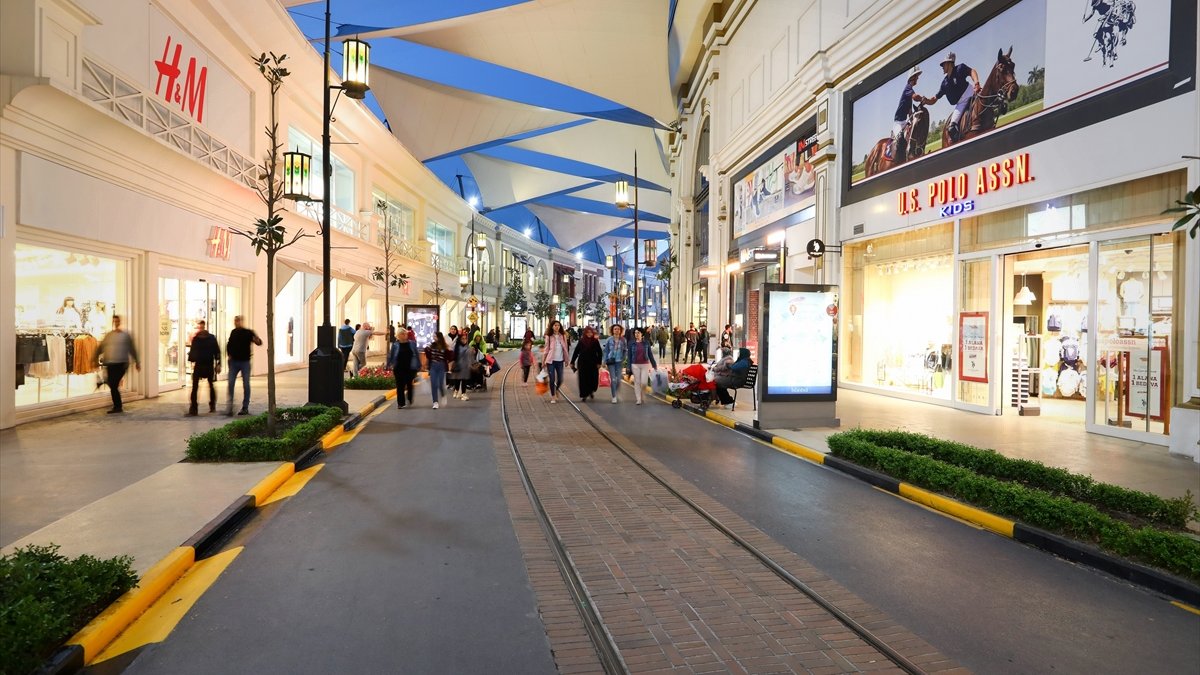 AVM’lerde Sevgililer Günü ve sömestir hareketliliği