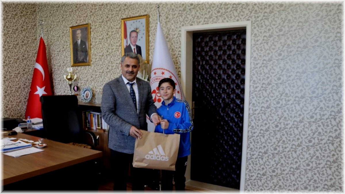 Avrupa ikincisi Özden çıtayı yükseltti