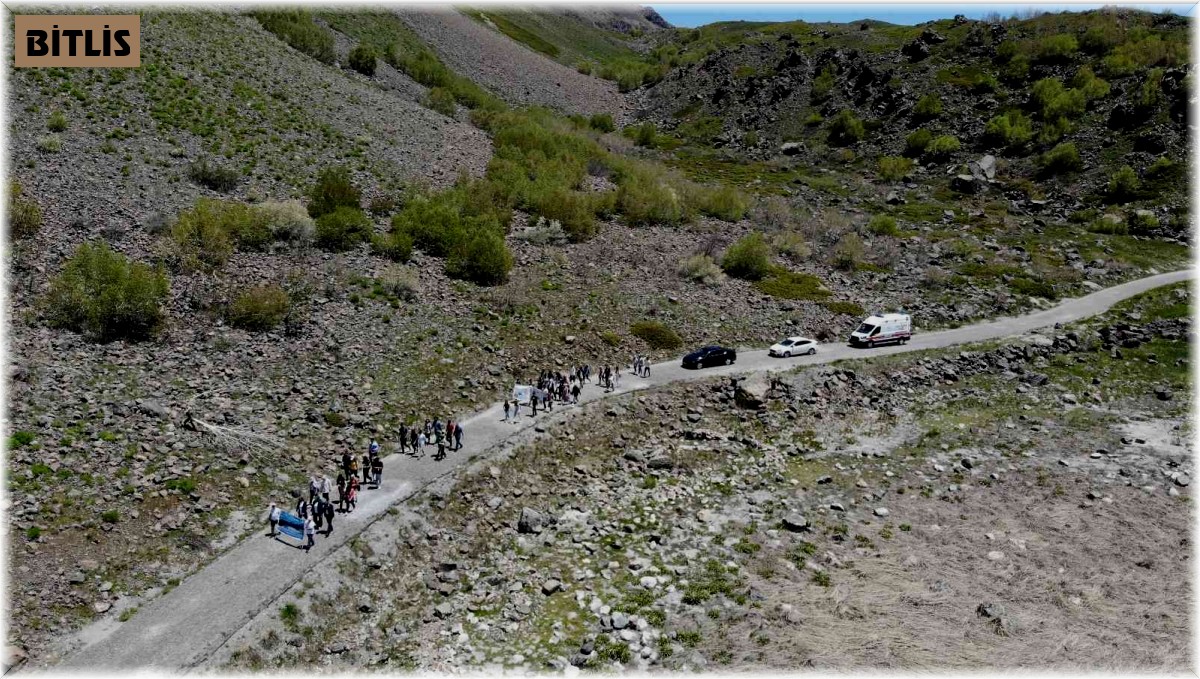 Avrupa'nın en büyük kraterinde sağlıklı beslenme ve hareketli yaşam yürüyüşü