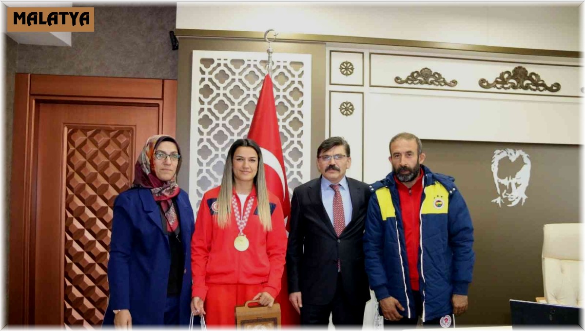 Avrupa Şampiyonu Akbaş'tan Müdür Dağdeviren ziyaret