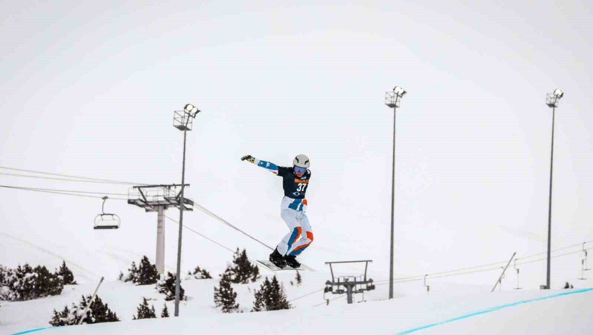 Avrupa’nın En İyileri Erzincan’da: Snowboard Kupası Gece Yarışlarıyla Başladı