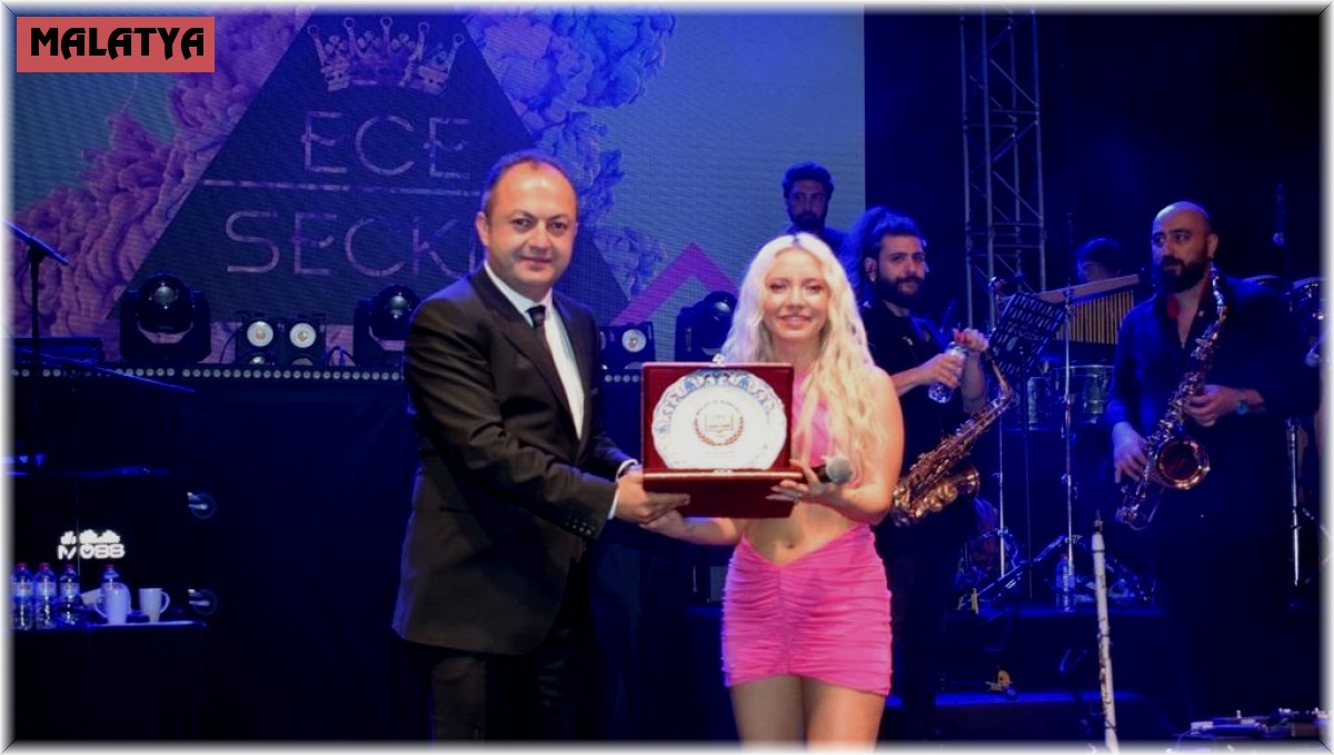 Avukatlar Ece Seçkin konseri ile stres attı