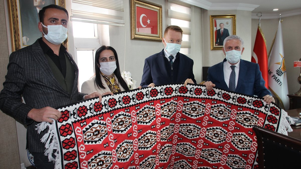 Avustralya'nın Ankara Büyükelçisi Marc Innes-Brown Hakkari'de ziyaretlerde bulundu