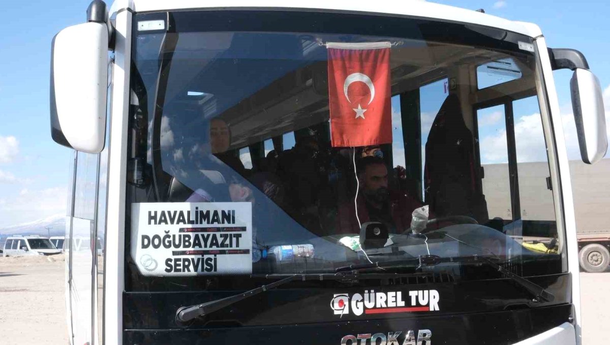 Avustralya’dan Dönen İran Kadın Milli Takımı, Hava Sahası Kısıtlaması Nedeniyle Gürbulak’tan Geçti