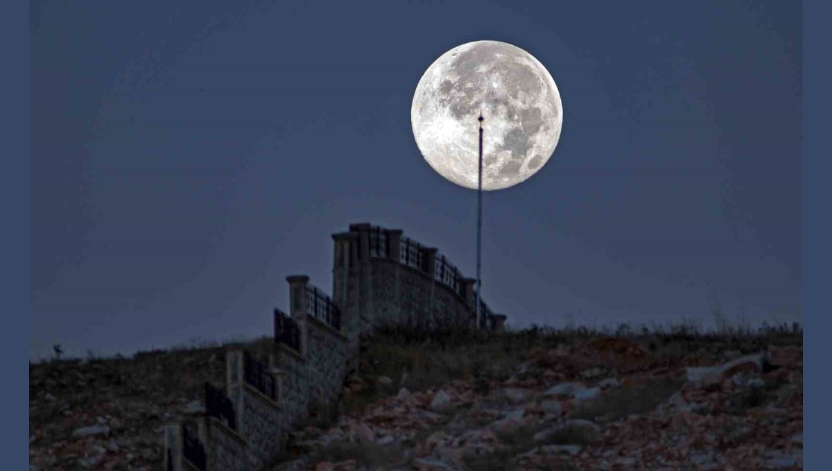 Ay, yılın en yakın anlarında Bitlis'e veda etti