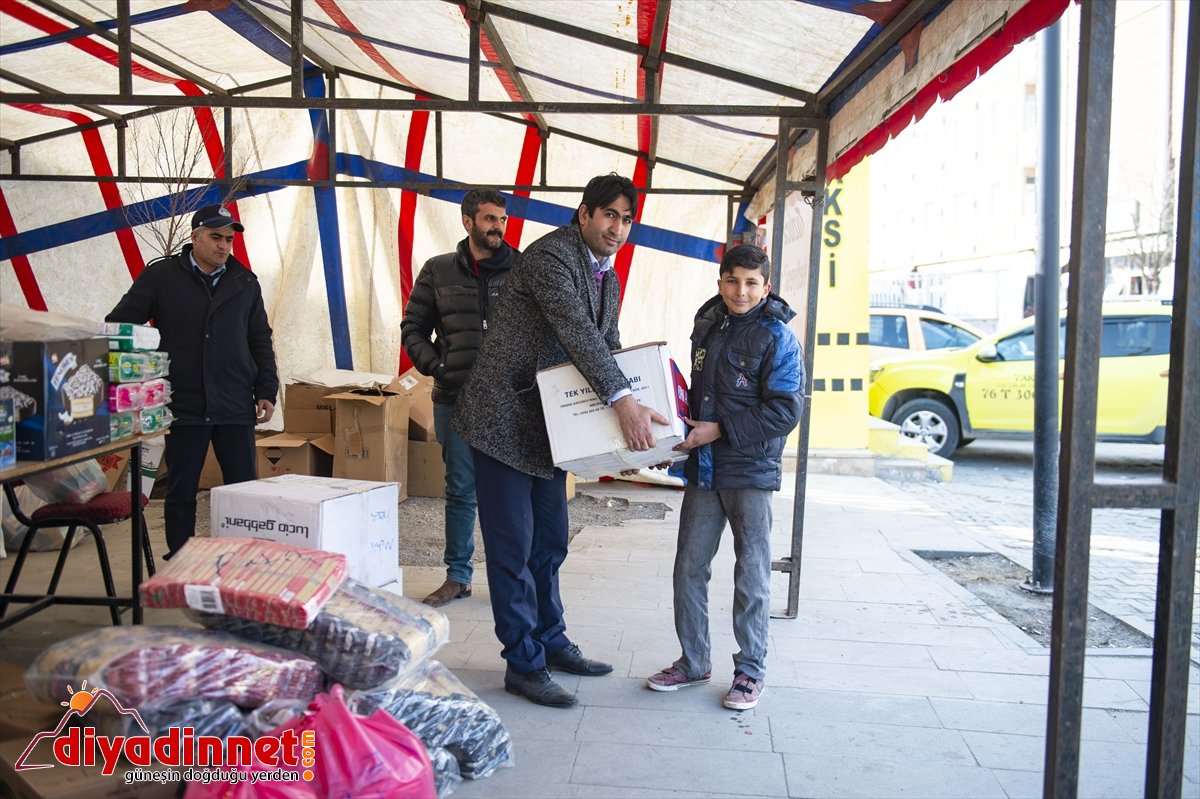 Ayakkabı boyayarak kazandığı harçlığını depremzedelere bağışladı