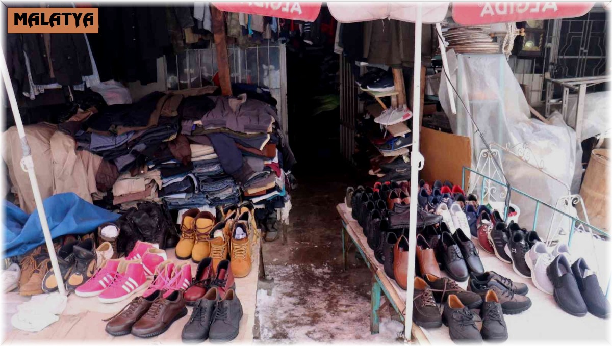 Ayakkabı hırsızları polisten kaçamadı