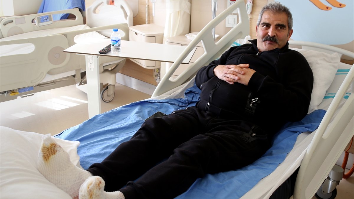 Ayaklarında soğuk yanığı oluşan kargo şoförü Erzurum'da tedaviye alındı
