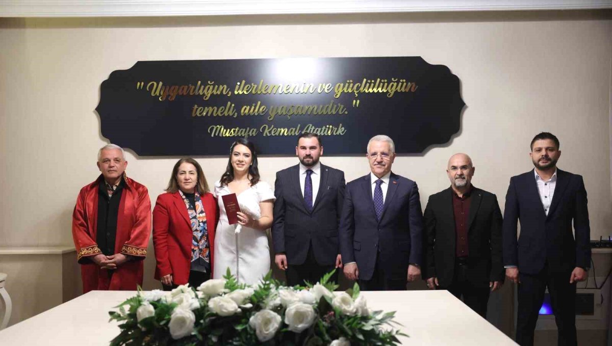 Aybay ve Yıldırım ailelerinin mutlu günü