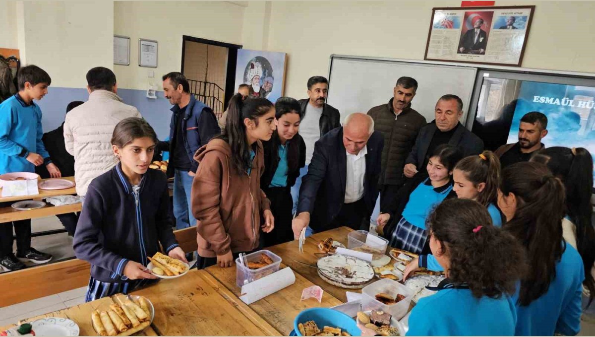 Aydınlar Beldesi Ortaokulundan Gazze için yardım etkinliği