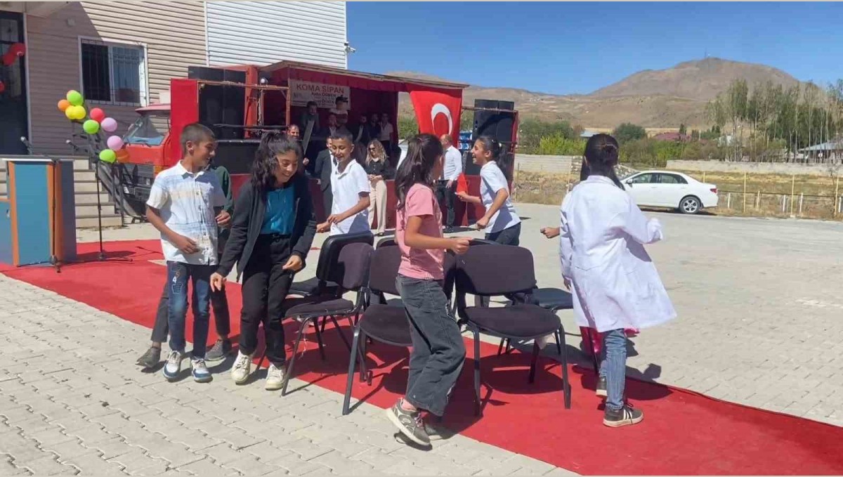 Aydınlar beldesinde İlköğretim Haftası coşkuyla kutlandı