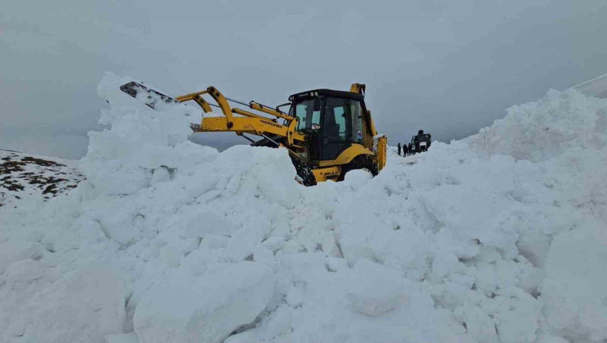 Aydınlar beldesinde karla mücadele çalışması