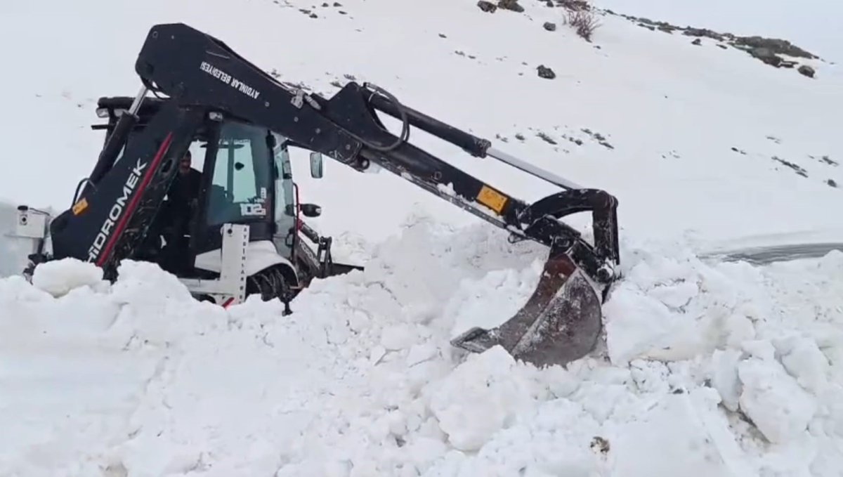 Aydınlar beldesinde karla mücadele çalışması sürüyor