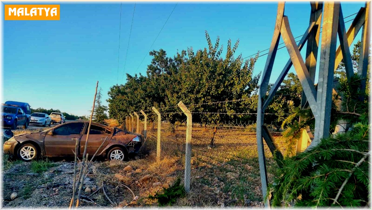 Aydınlatma direğine çarpan araç takla attı: 1 yaralı