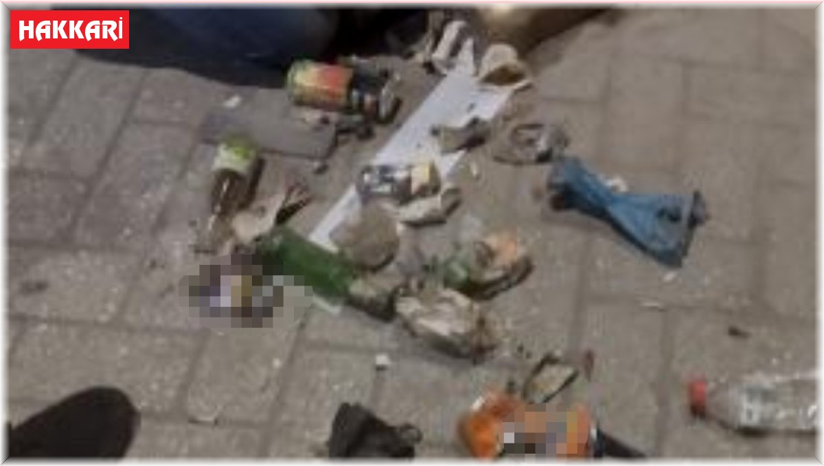 Aydınlatma direklerinin içinden çöp çıktı