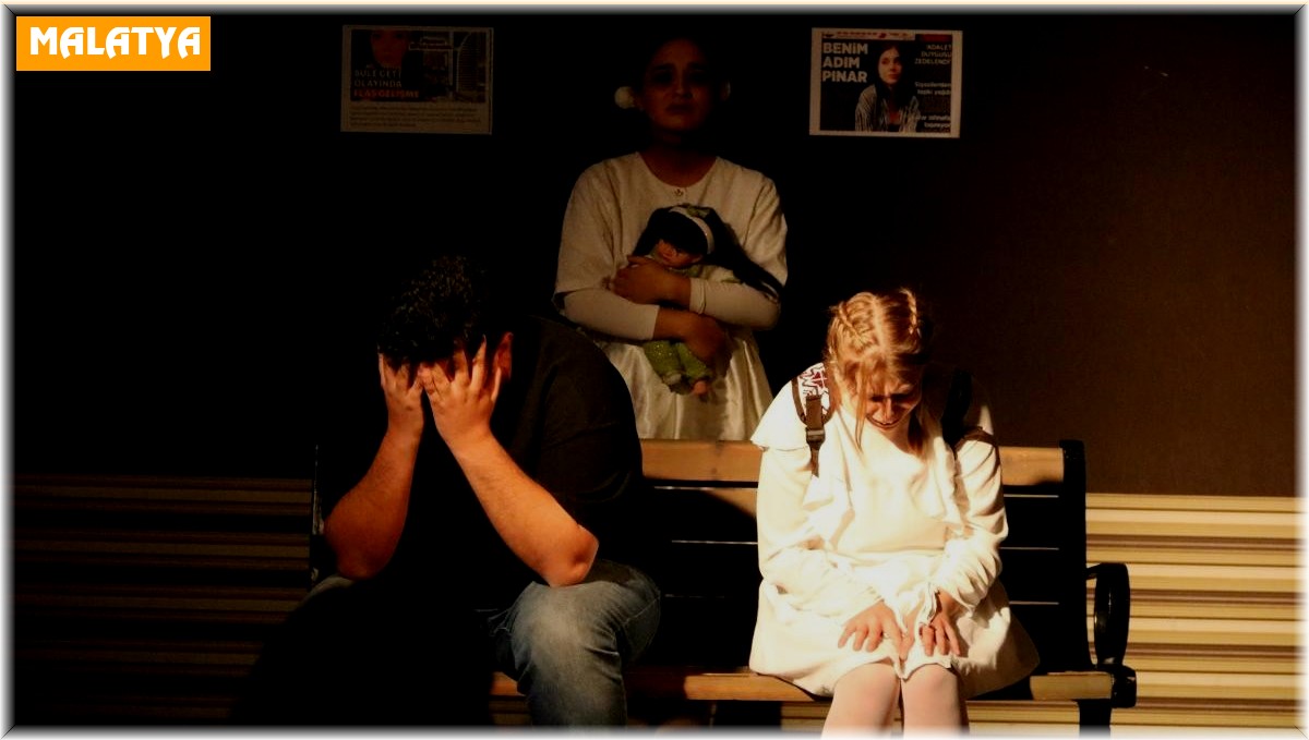 "Ayıplar Müzesi" tiyatro oyununa ilgi