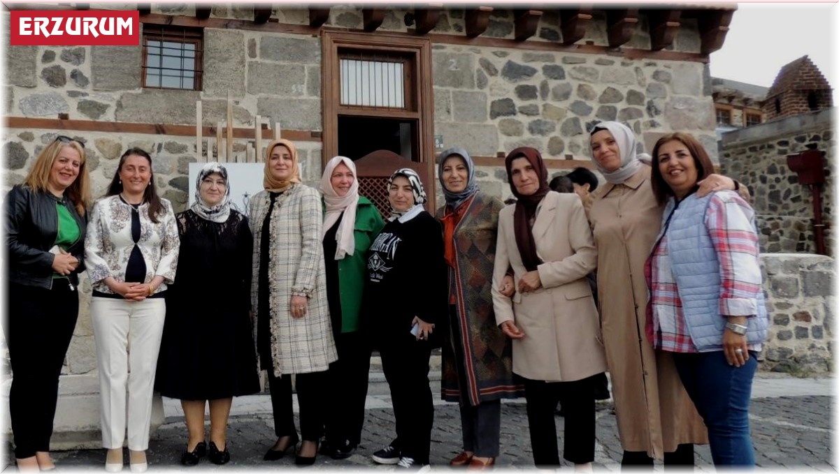 Azime Çiftçi, Melek Öğretmeni yalnız bırakmadı