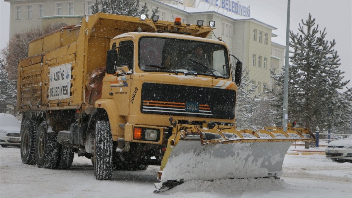 Aziziye Belediyesi karla mücadele çalışmalarını hızlandırdı