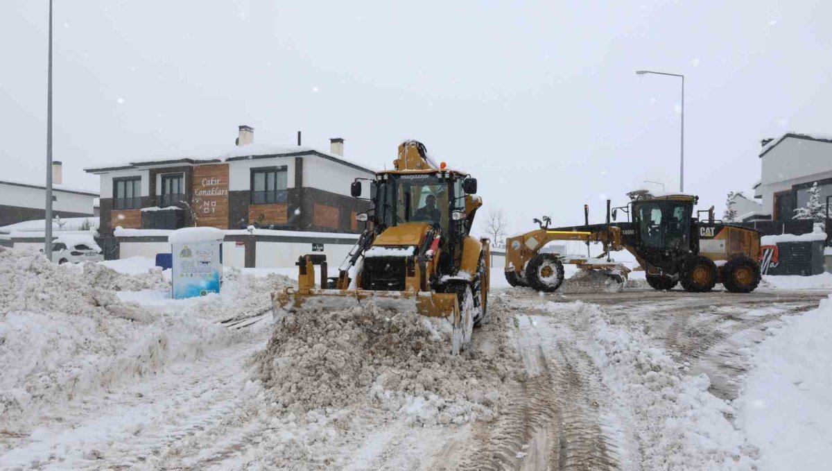 Aziziye'de karla mücadele seferberliği