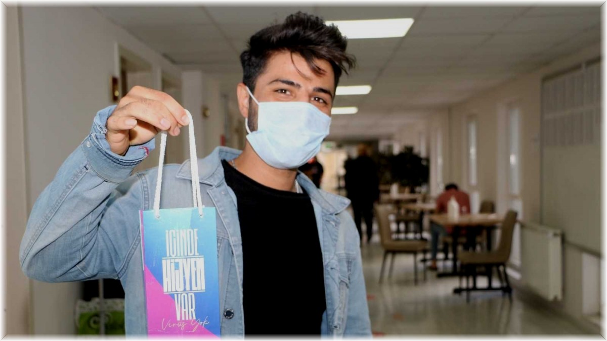 Aziziye'den üniversiteli öğrencilere hijyen seti sürprizi