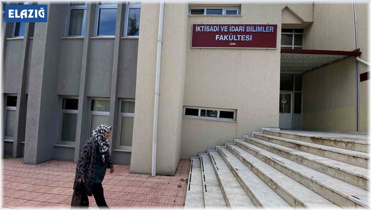 Azmin başarısı: İlk, orta ve lise eğitimini dışarıdan tamamladı, 70 yaşında üniversiteli oldu