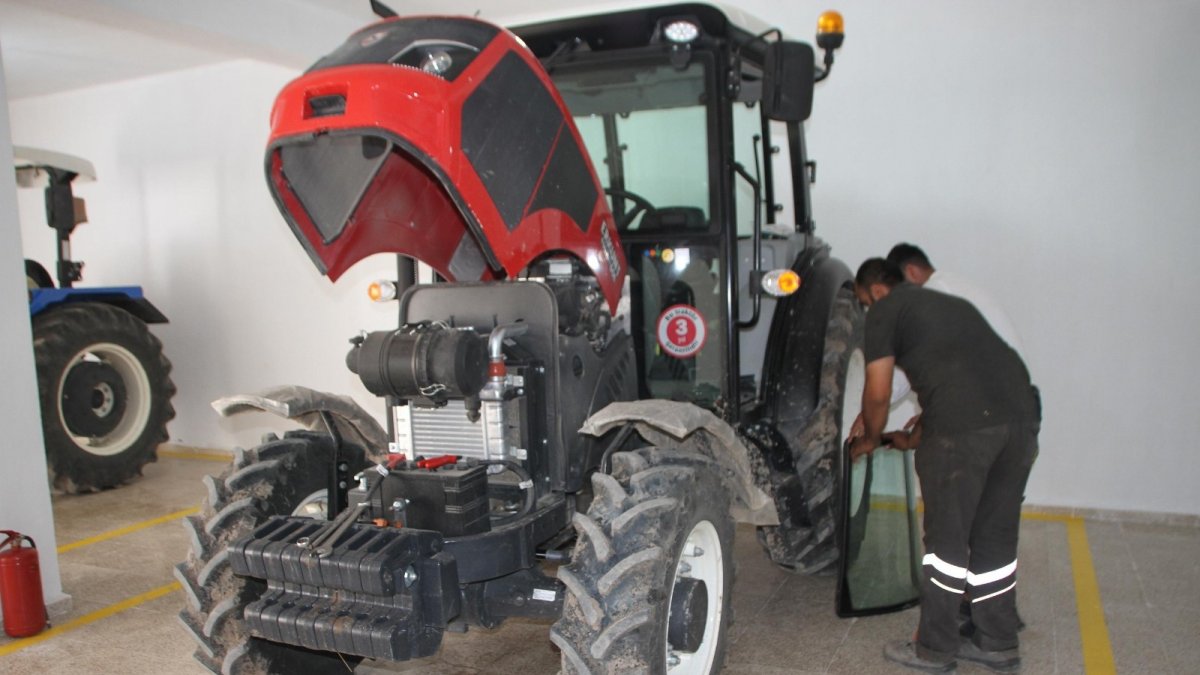 Baba ve oğullarının dayanışması hayran bıraktırıyor