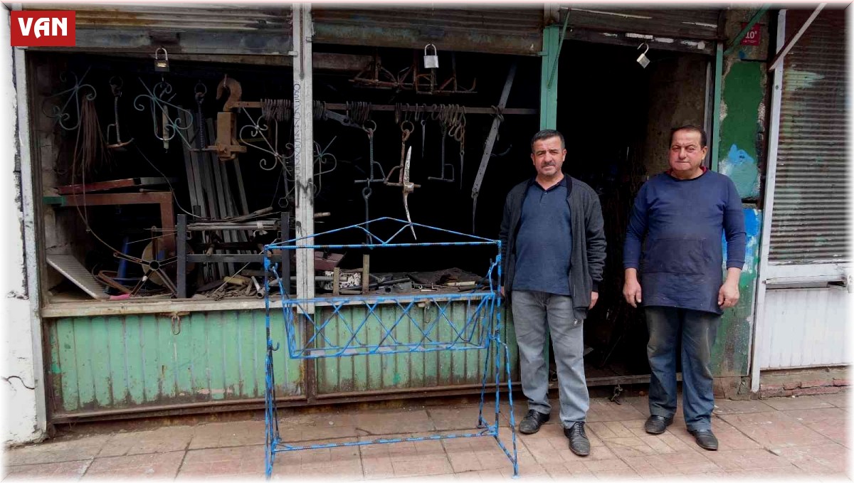 Babadan devraldıkları mesleği 45 yıldır sürdürüyorlar