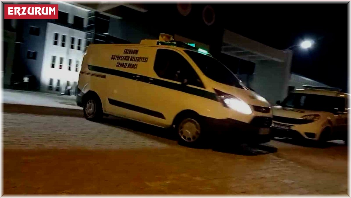 Babası ve babasının kadın arkadaşını öldürdü