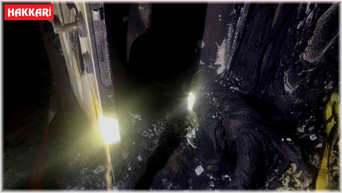 Bacadan çıkan yangın evi kül etti