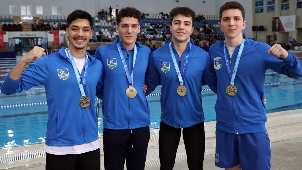 Bahçelievler Belediye Spor Kulübü, paletli yüzmede Türkiye rekoru kırdı