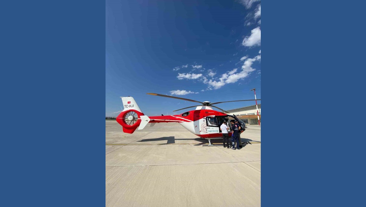 Bahçesaray'da 17 yaşındaki hasta ambulans helikopterle Van'a sevk edildi