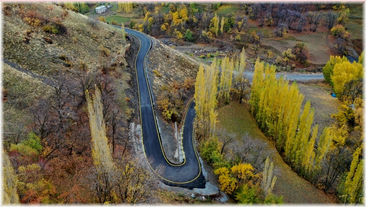 Bahçesaray'da 3 mahalle yolu yenilendi