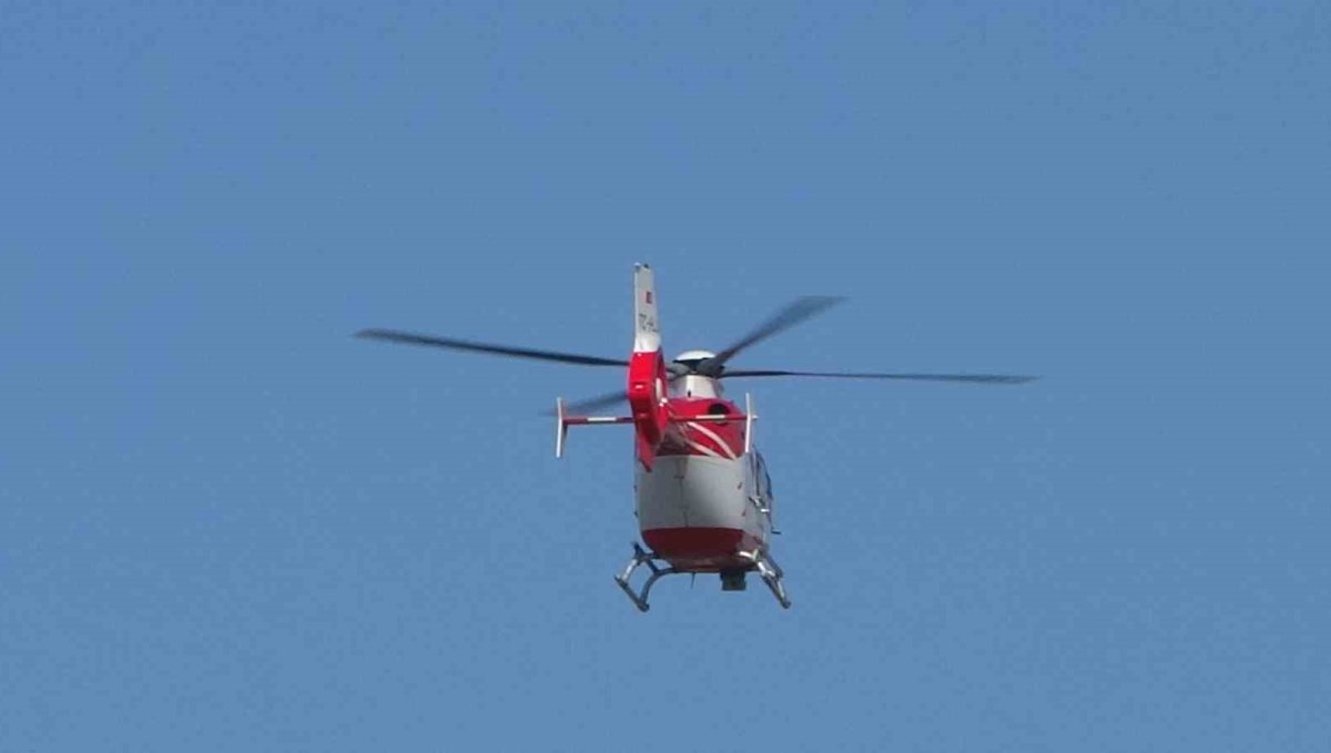 Bahçesaray'da 40 yaşındaki hasta ambulans helikopter ile Van'a getirildi
