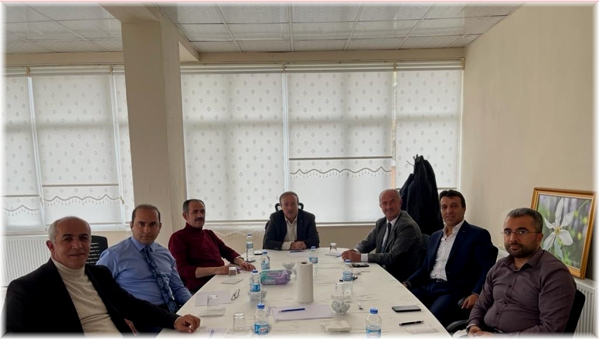 Bahçesaray'da bir araya gelen ilçe belediye başkanları istişare ve değerlendirme toplantısı yaptı