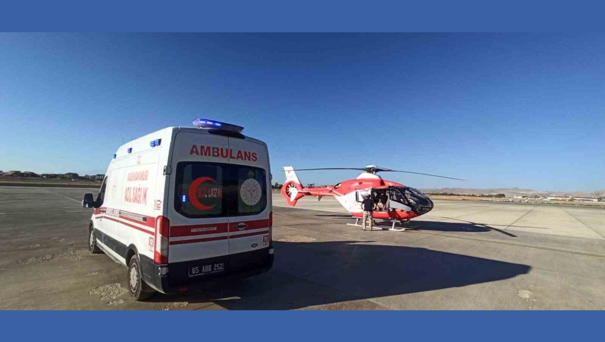 Bahçesaray'da kalp krizi geçiren hasta, helikopter ambulansla Van'a sevk edildi