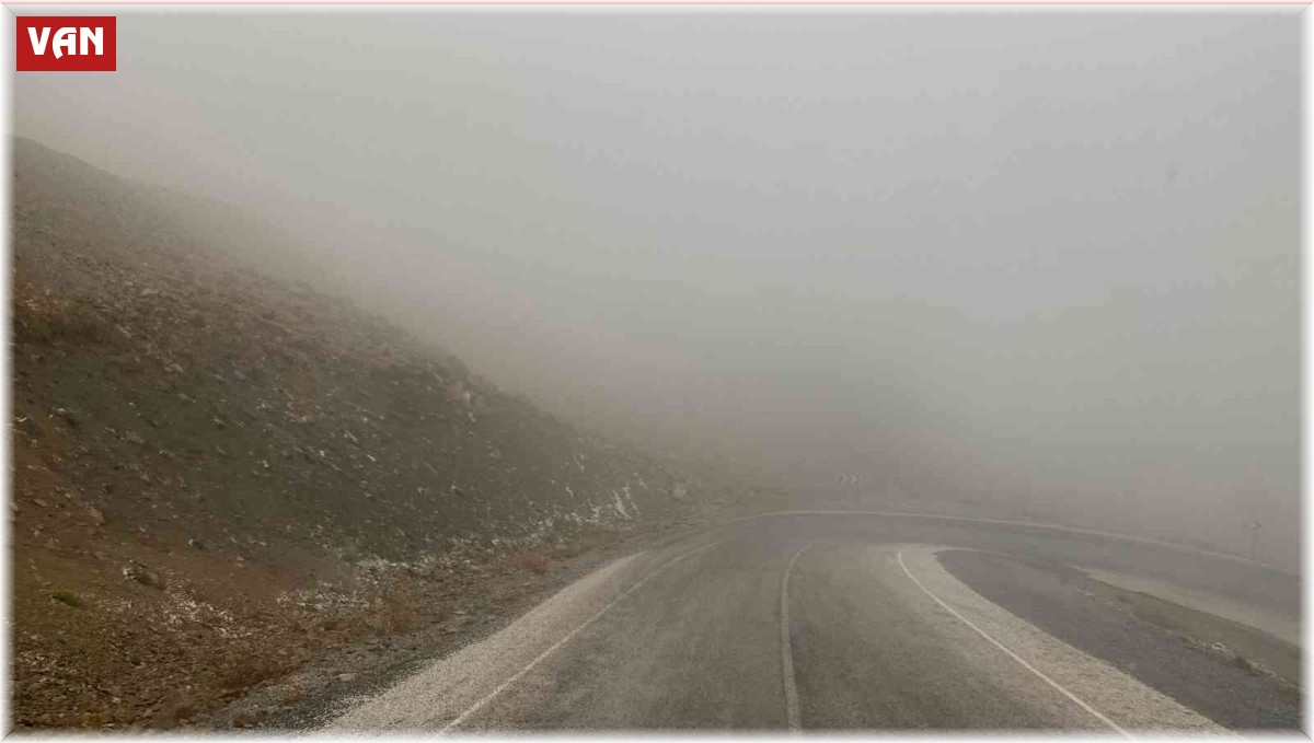 Bahçesaray'da kar yağışı