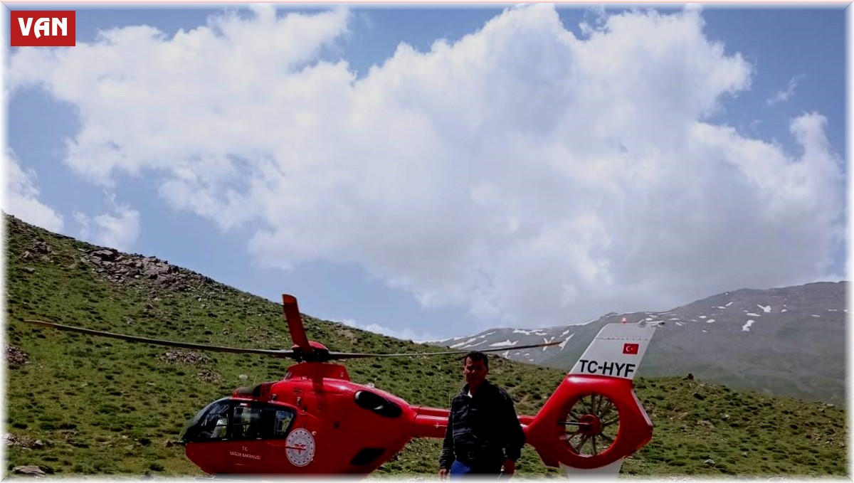 Bahçesaray kırsalında ayağı kırılan çoban ambulans helikopterle hastaneye kaldırıldı