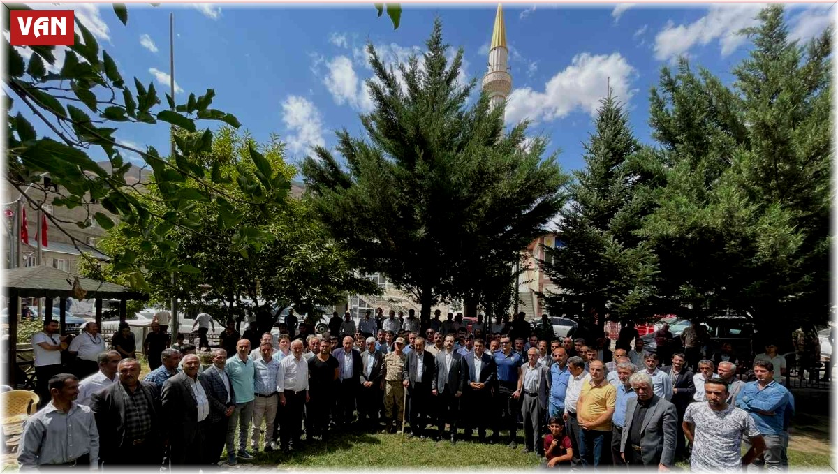 Bahçesaray, tayini çıkan Kaymakam Kundakçı'yı gözyaşlarıyla uğurladı