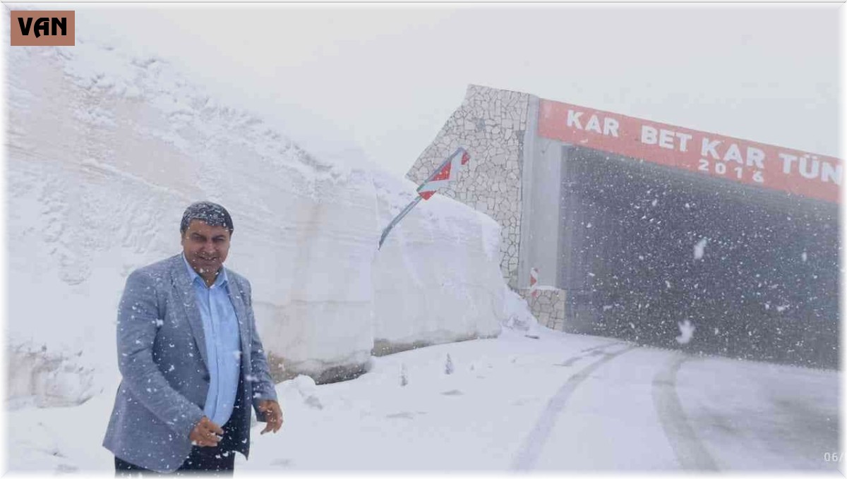 Bahçesaray yolunda Mayıs karı etkili oldu