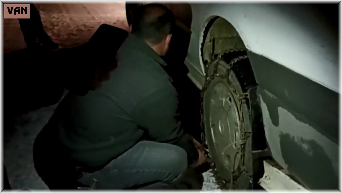 Bahçesaray yolunda Mayıs karı sürücülerin zincir takmasına neden oldu