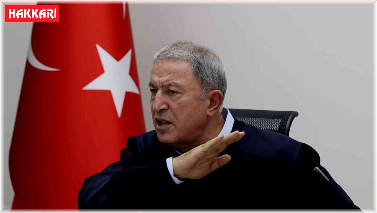 Bakan Akar, Pençe-Kilit Operasyonu'na katılan birliklerin komutanlarıyla toplantı yaptı