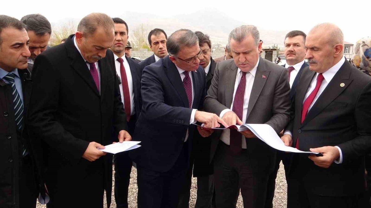 Bakan Bak: "Biz eser siyasetine devam ediyoruz"