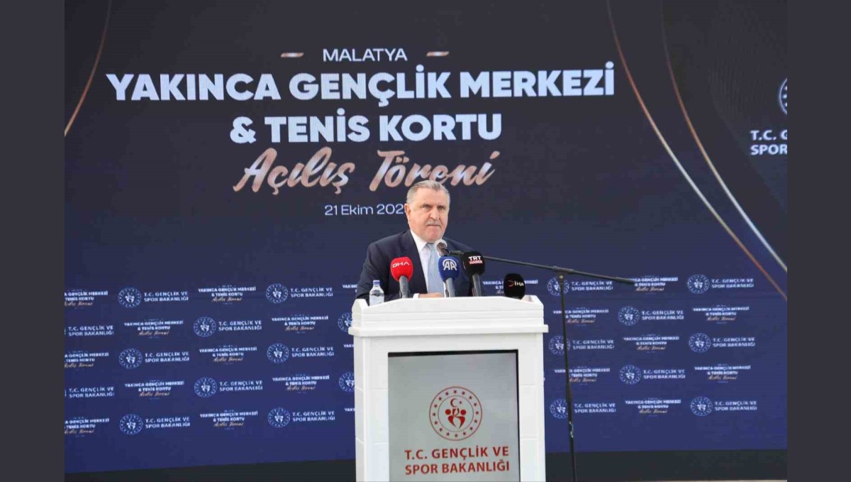 Bakan Bak: "Gençler için yatırımlarımıza devam edeceğiz"