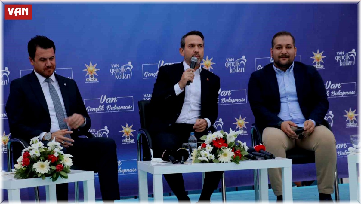 Bakan Bayraktar Van'da 'Şehir Buluşmaları' programına katıldı