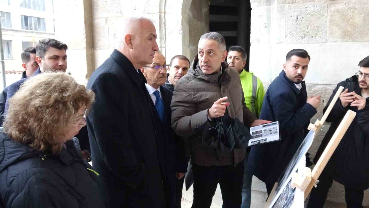 Bakan Ersoy, Malatya'da onarımı süren kültür varlıklarını inceledi